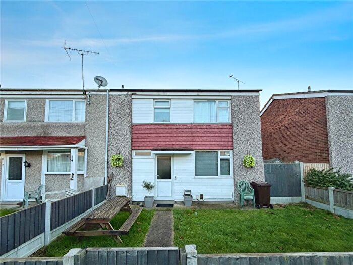 3 Bedroom End Of Terrace House For Sale In First Avenue, Canvey Island, Essex, SS8