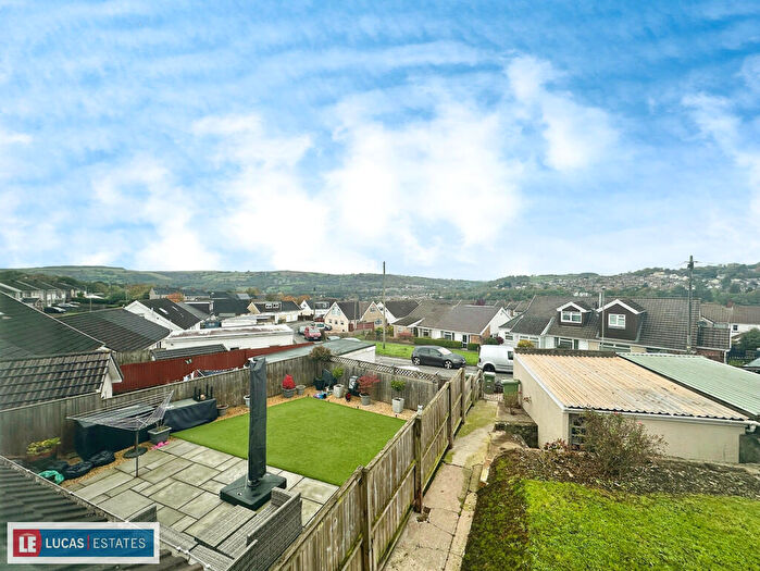 3 Bedroom Semi-Detached Bungalow For Sale In Shirdale Close, Maesycwmmer, CF82