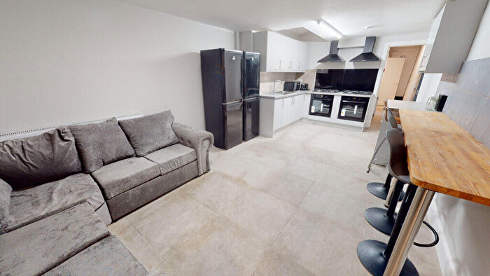 6 Bedroom Semi-Detached House To Rent In Dawlish Road, Selly Oak, Birmingham, B29