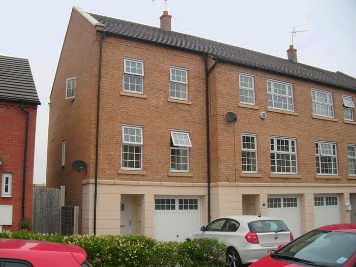 3 Bedroom Town House To Rent In Finney Drive, Grange Park, Northampton, NN4