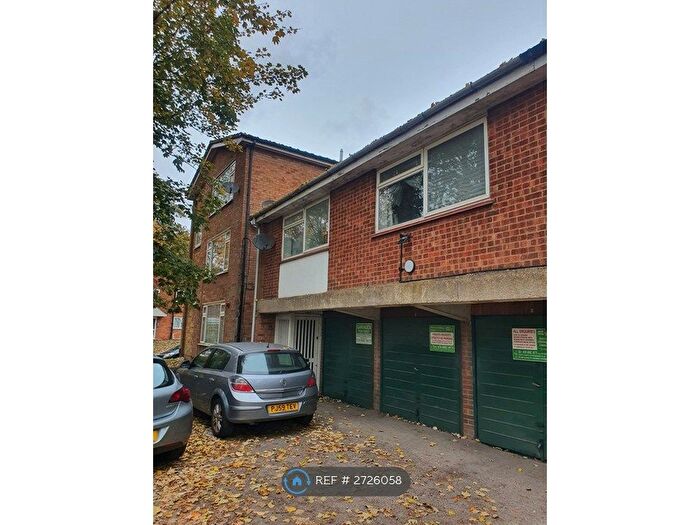 2 Bedroom Maisonette To Rent In Linden Court, Luton, LU2
