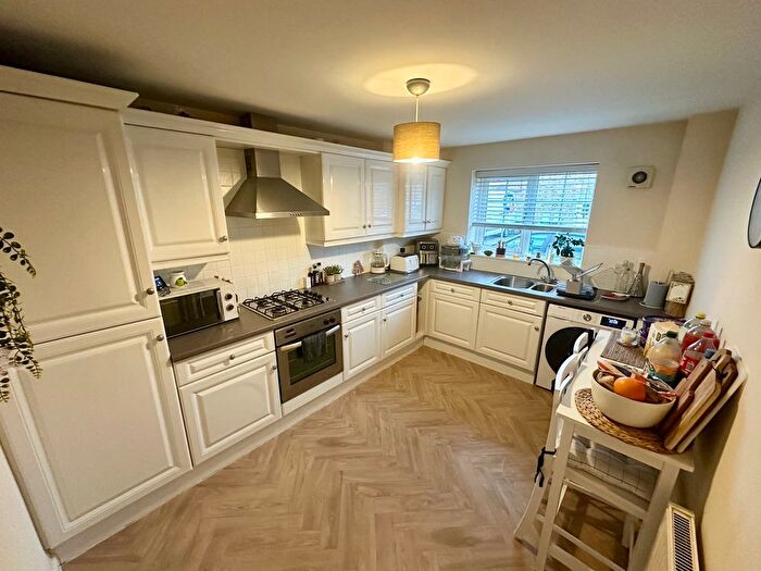 2 Bedroom Flat To Rent In Ashwood Green, Wakefield, WF4