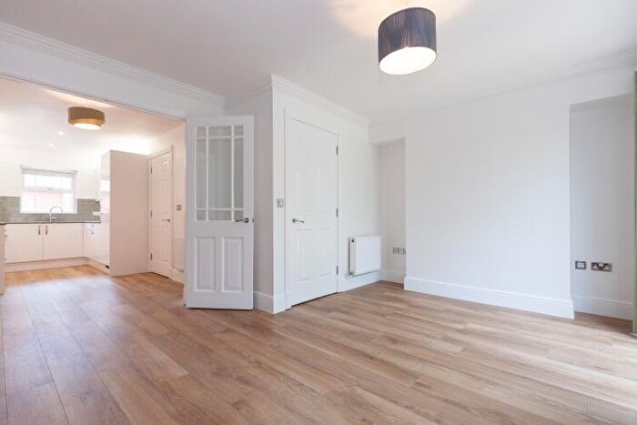 4 Bedroom Town House To Rent In Navigation Way, North Oxford, OX2