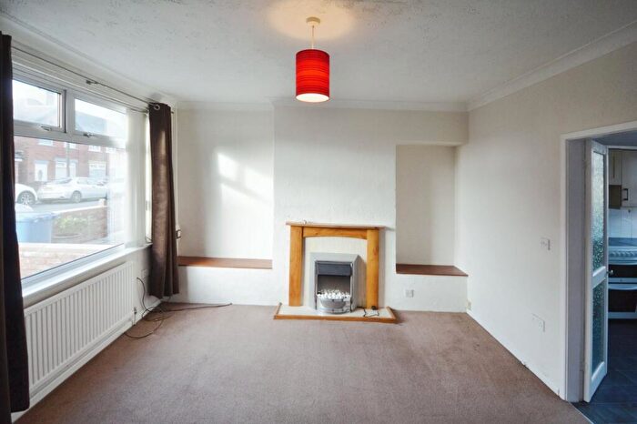 2 Bedroom End Of Terrace House To Rent In Devonshire Avenue East, Hasland, Chesterfield, Derbyshire, S41