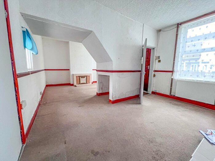 3 Bedroom Terraced House For Sale In Convamore Road, Grimsby, DN32