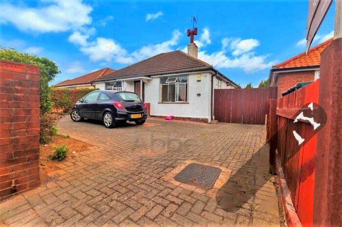 3 Bedroom Bungalow To Rent In Wigmore Lane, Luton, LU2