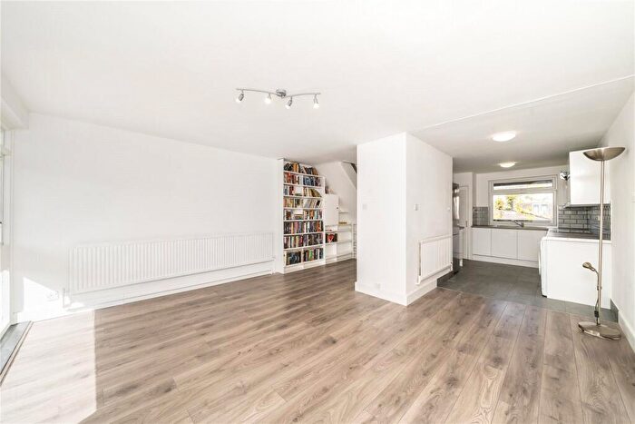 2 Bedroom Apartment To Rent In John Ruskin Street, London, SE5