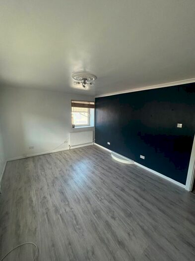 2 Bedroom Flat To Rent In Brook Street, Tonypandy, CF40