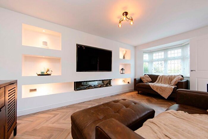 3 Bedroom Detached House For Sale In Swallowfield Drive, Penallta, Hengoed, CF82