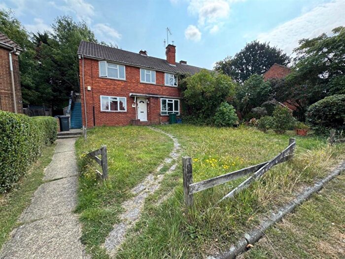 2 Bedroom Maisonette For Sale In Edgeworth Close, London, NW4