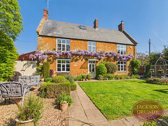 4 Bedroom Detached House For Sale In East Street, Long Buckby, NN6