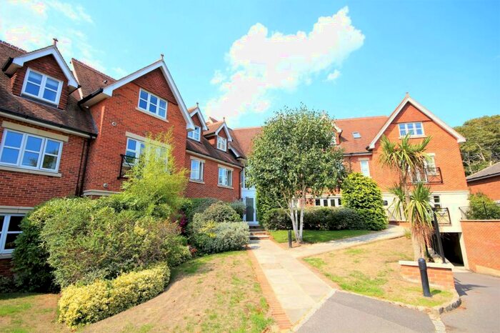 2 Bedroom Apartment To Rent In Upcross House, Upcross Gardens, Reading, Berkshire, RG1