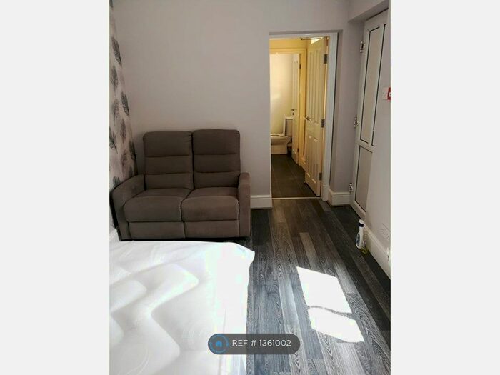 Studio To Rent In Bank Place, Ashton-On-Ribble, Preston, PR2