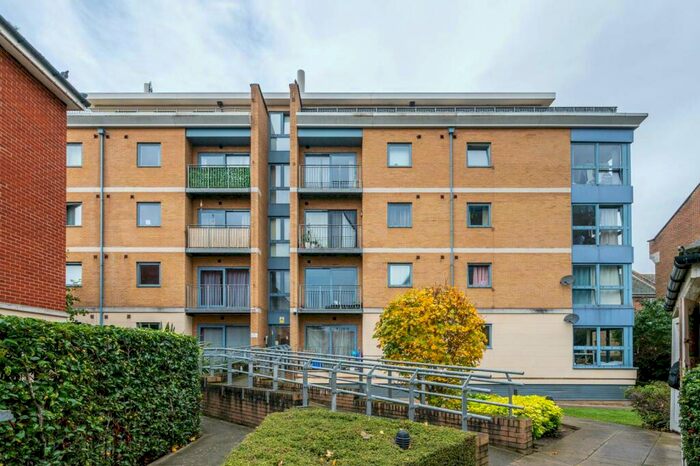 1 Bedroom Flat For Sale In Sherwood Gardens, Isle Of Dogs, London, E14