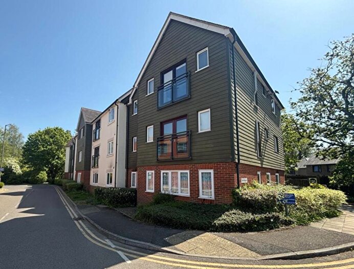 2 Bedroom Flat To Rent In The Wickens, Southwater, RH13