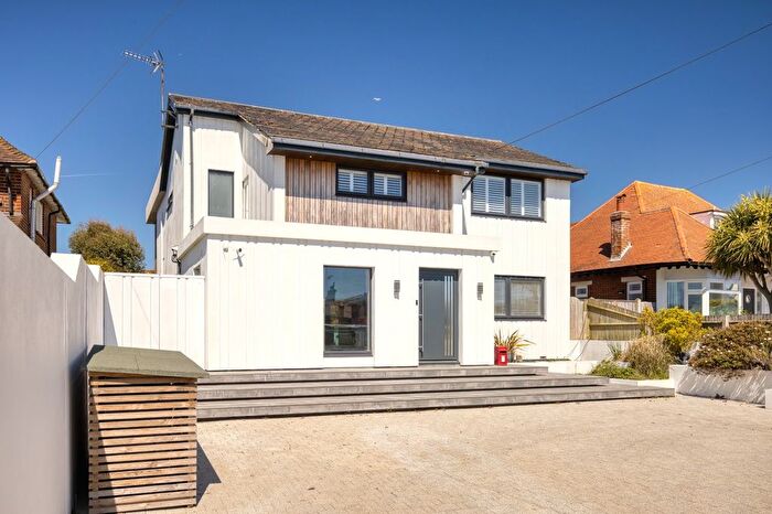 4 Bedroom Detached House For Sale In Waldron Road, Broadstairs, CT10