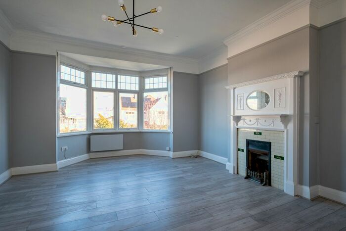 2 Bedroom Flat To Rent In Woodbourne Avenue, London SW16