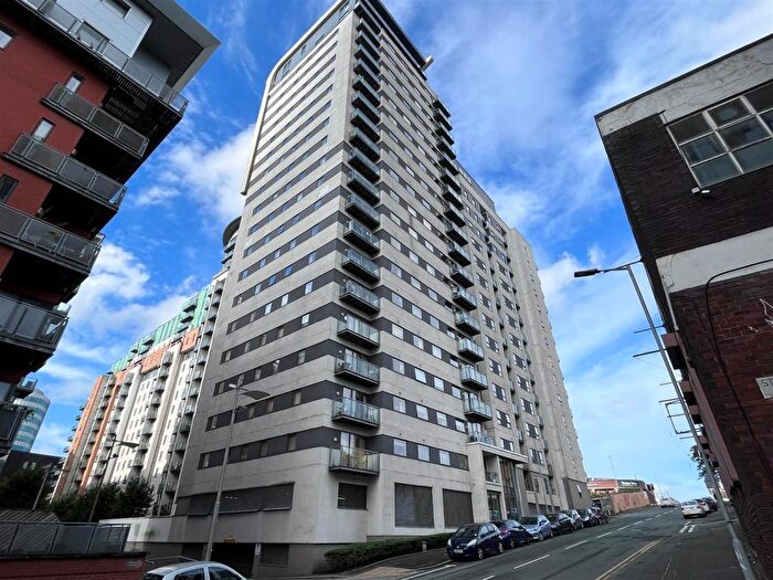 2 Bedroom Flat To Rent In Lord Street, Manchester, M4