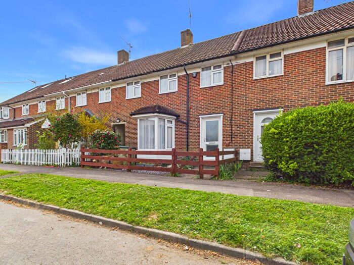 3 Bedroom Terraced House For Sale In Shaws Road, Crawley, RH10