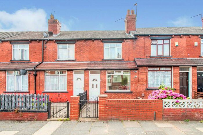 2 Bedroom House To Rent In Woodlea Mount, Leeds, LS11