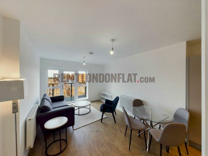 2 Bedroom Flat To Rent In Thimble Crescent, Sutton, &#; Bedrooms Modern, SM6