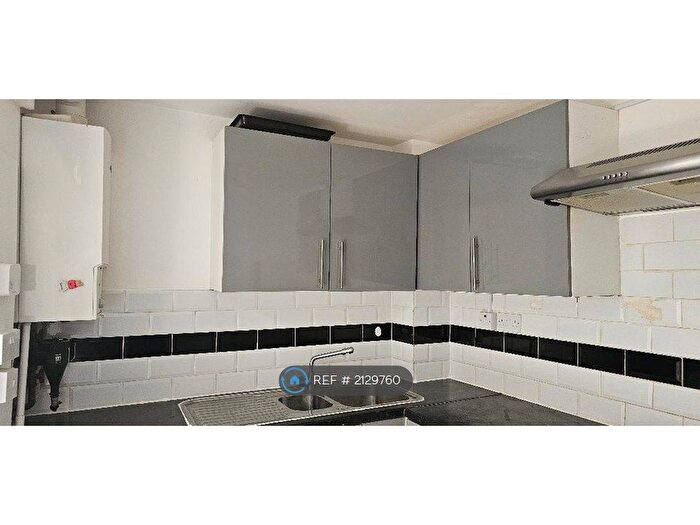 3 Bedroom Detached House To Rent In Holmesdale Road, Croydon, CR0