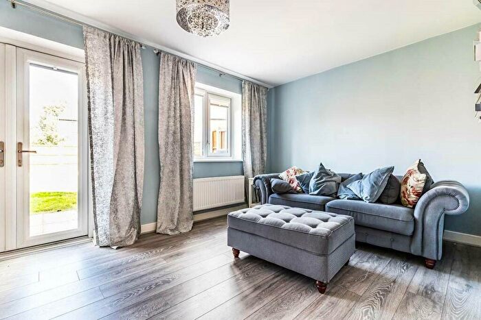 3 Bedroom Semi-Detached House To Rent In Cheam, SM3