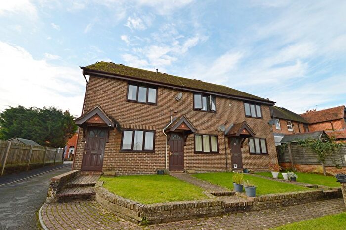 1 Bedroom Flat To Rent In Flat Rushes Court, Rushes Road, Petersfield, Hampshire, GU32