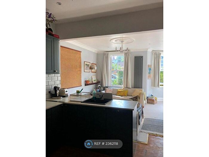 2 Bedroom Flat To Rent In London Road, Twickenham, TW1