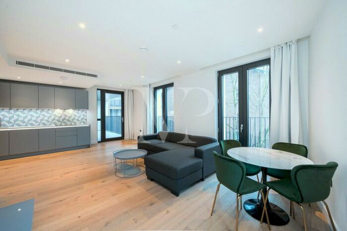 2 Bedroom Apartment To Rent In Clarendon Court, Golden Lane, London, EC1Y