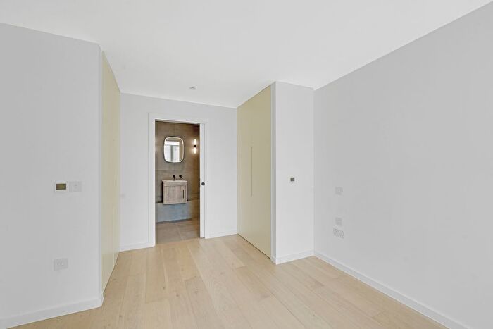 2 Bedroom Flat To Rent In Bayford Street, London, E8