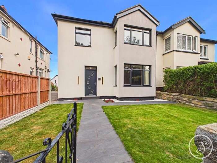 4 Bedroom Semi-Detached House For Sale In Sycamore Avenue, Leeds, LS8
