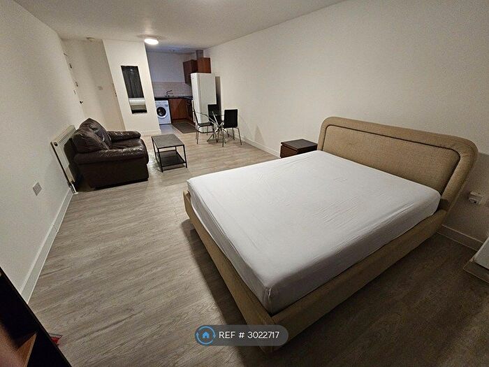 Studio To Rent In Cannon Street Road, London, E1