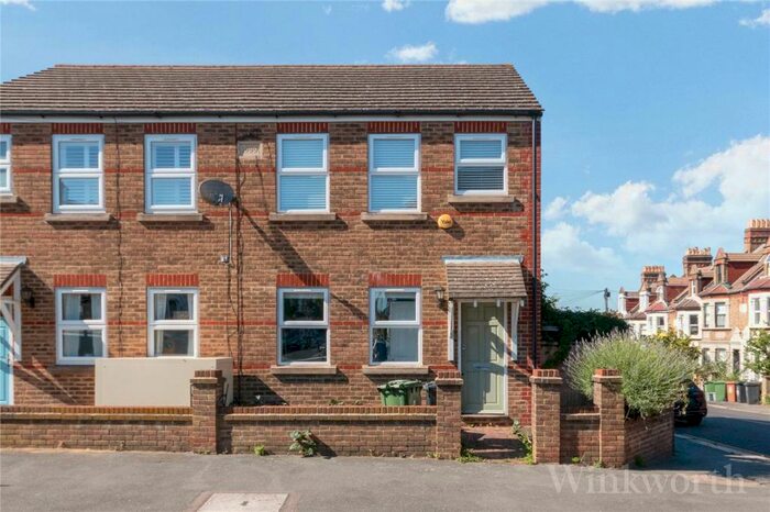 2 Bedroom House To Rent In Charlotte Parade, Shipman Road, London, SE23