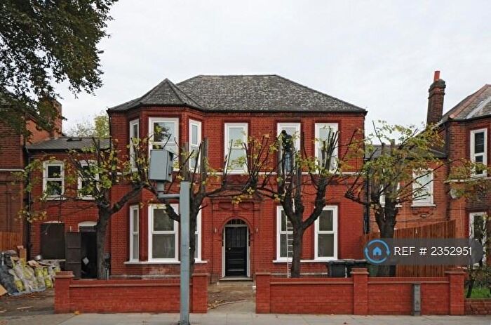 2 Bedroom Flat To Rent In Brownhill Road, London, SE6