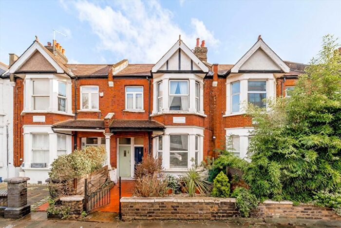 2 Bedroom Flat For Sale In Larden Road, London, W3