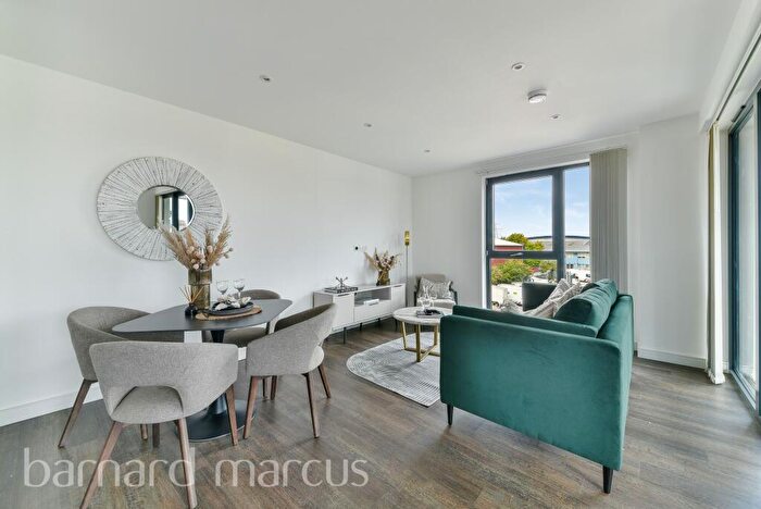 2 Bedroom Apartment To Rent In Watteau Square, Croydon, CR0