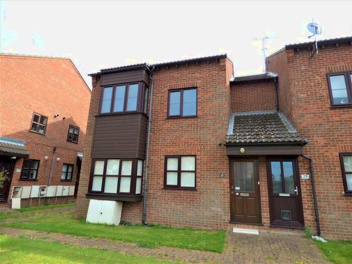 1 Bedroom Flat To Rent In Runnymede Road, Stanford-Le-Hope, SS17