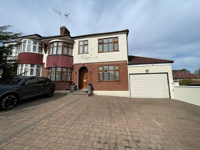 5 Bedroom Semi-Detached House To Rent In Oakwood Avenue, Southgate, Enfield, N14
