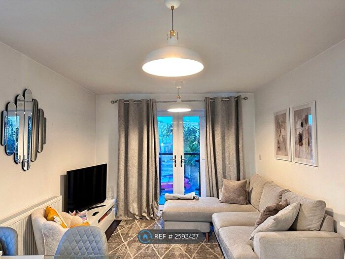 2 Bedroom Flat To Rent In Felnex Avenue, Wallington, SM6