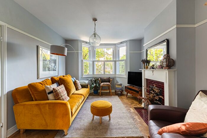 3 Bedroom Semi-Detached House To Rent In Canterbury Grove, London, SE27
