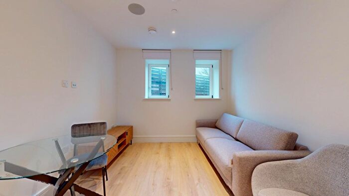 1 Bedroom Flat To Rent In Beverley Way, New Malden, SW20