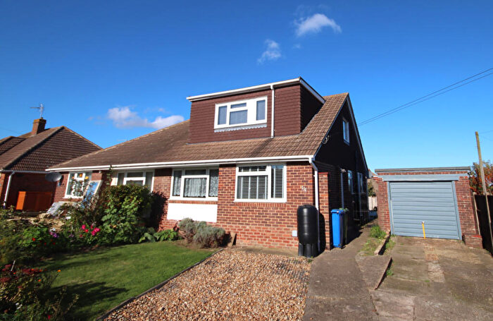 4 Bedroom Semi-Detached Bungalow For Sale In Sittingbourne, ME10