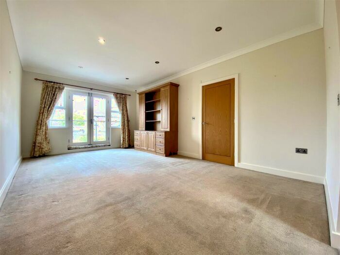 2 Bedroom Flat For Sale In Church Tower View, Huddersfield, HD3