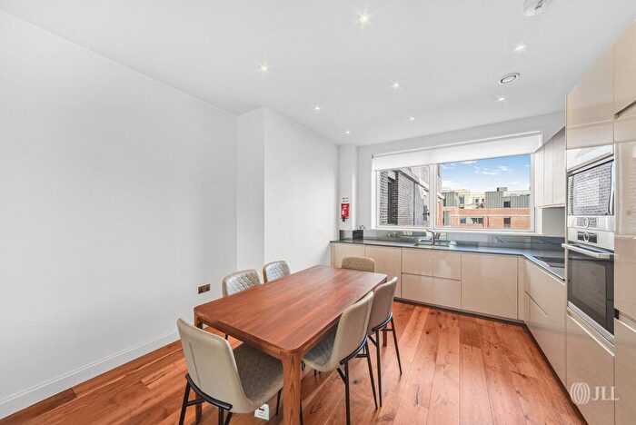 3 Bedroom Flat To Rent In Sugar House Lane Sugar House Island, E15