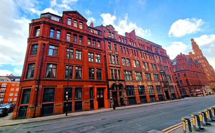 3 Bedroom Flat To Rent In / Whitworth Street, Manchester, M1