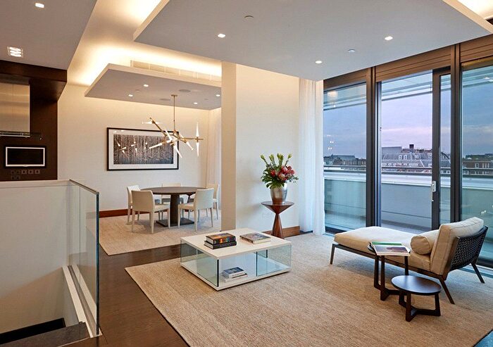 2 Bedroom Flat To Rent In North Row, London, W1K