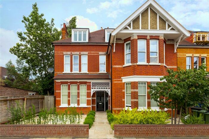 3 Bedroom Flat To Rent In Spring Grove Road, Richmond, Surrey, TW10