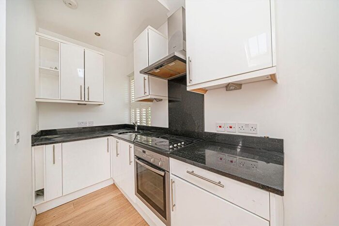 1 Bedroom Flat To Rent In Houblon Road, Richmond, TW10