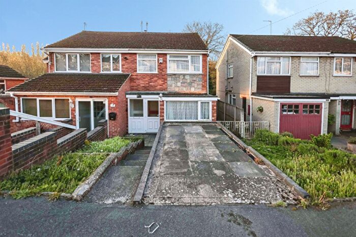 3 Bedroom Semi-Detached House For Sale In Chelford Crescent, Kingswinford, DY6
